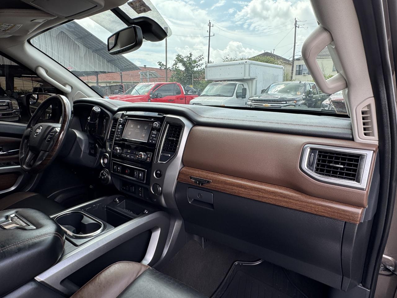 Nissan Titan Platinum Reserve Crew Cab 4WD 2018
