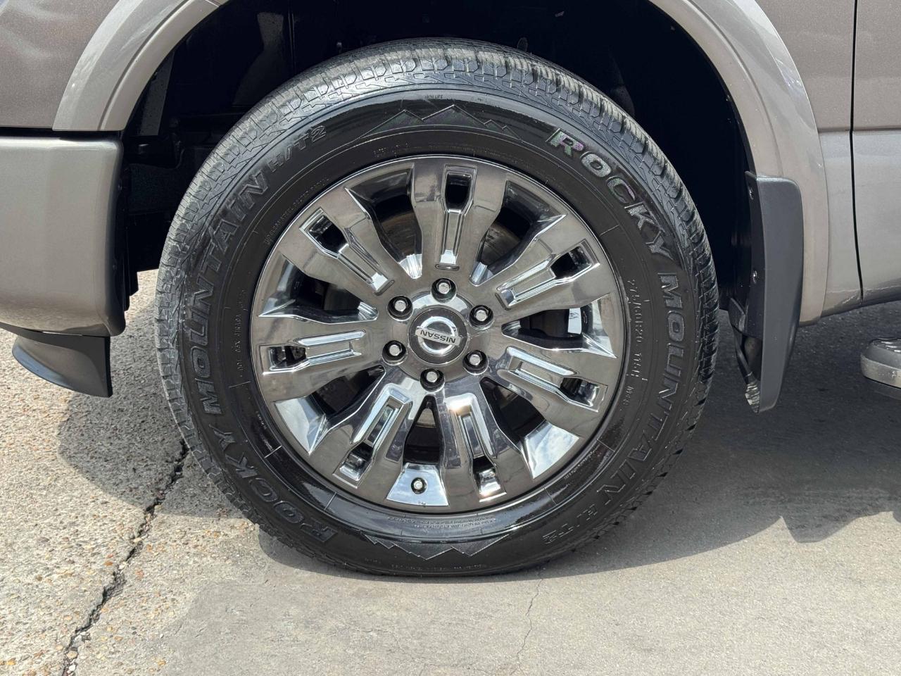 Nissan Titan Platinum Reserve Crew Cab 4WD 2018