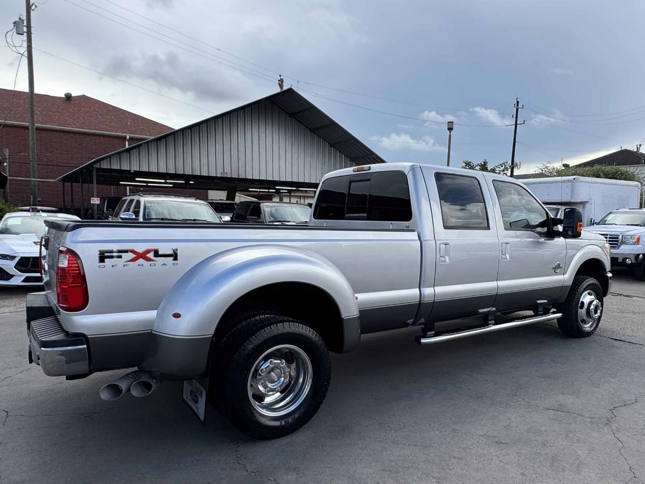 Ford Super Duty F-350 DRW  2011