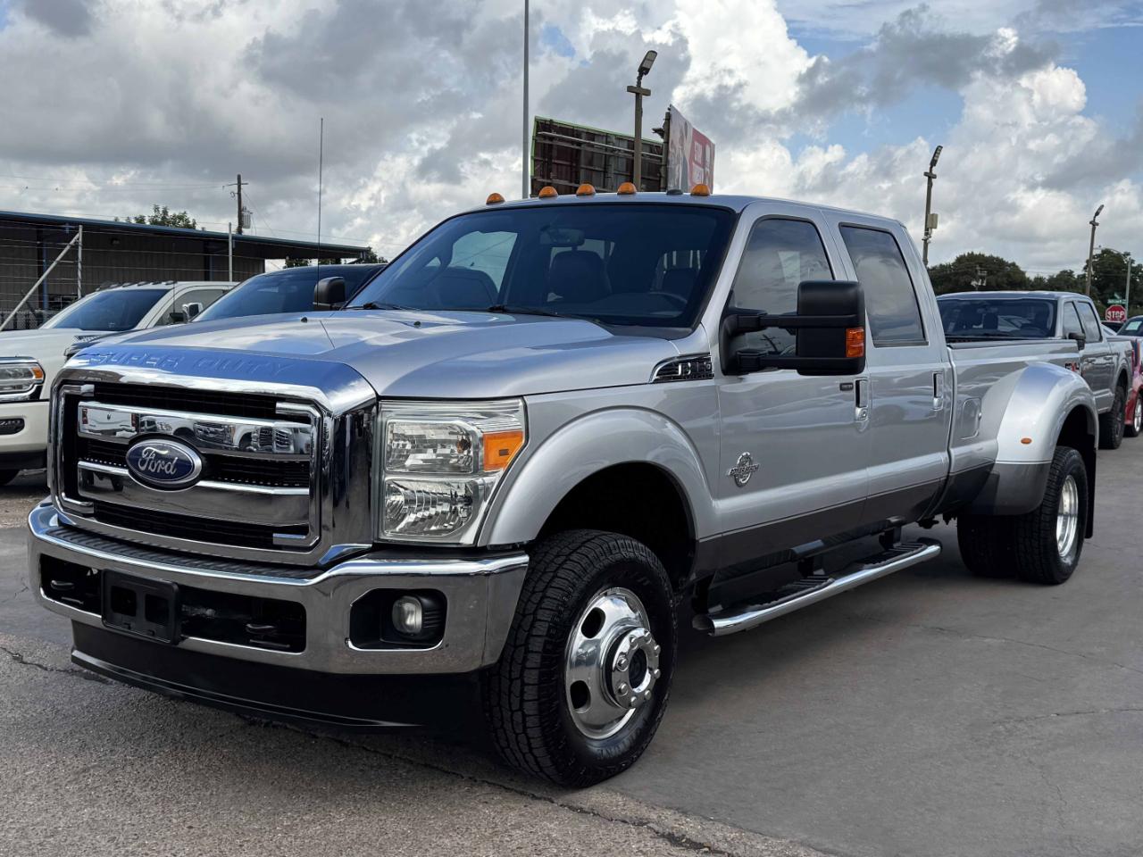 Ford Super Duty F-350 DRW  2011