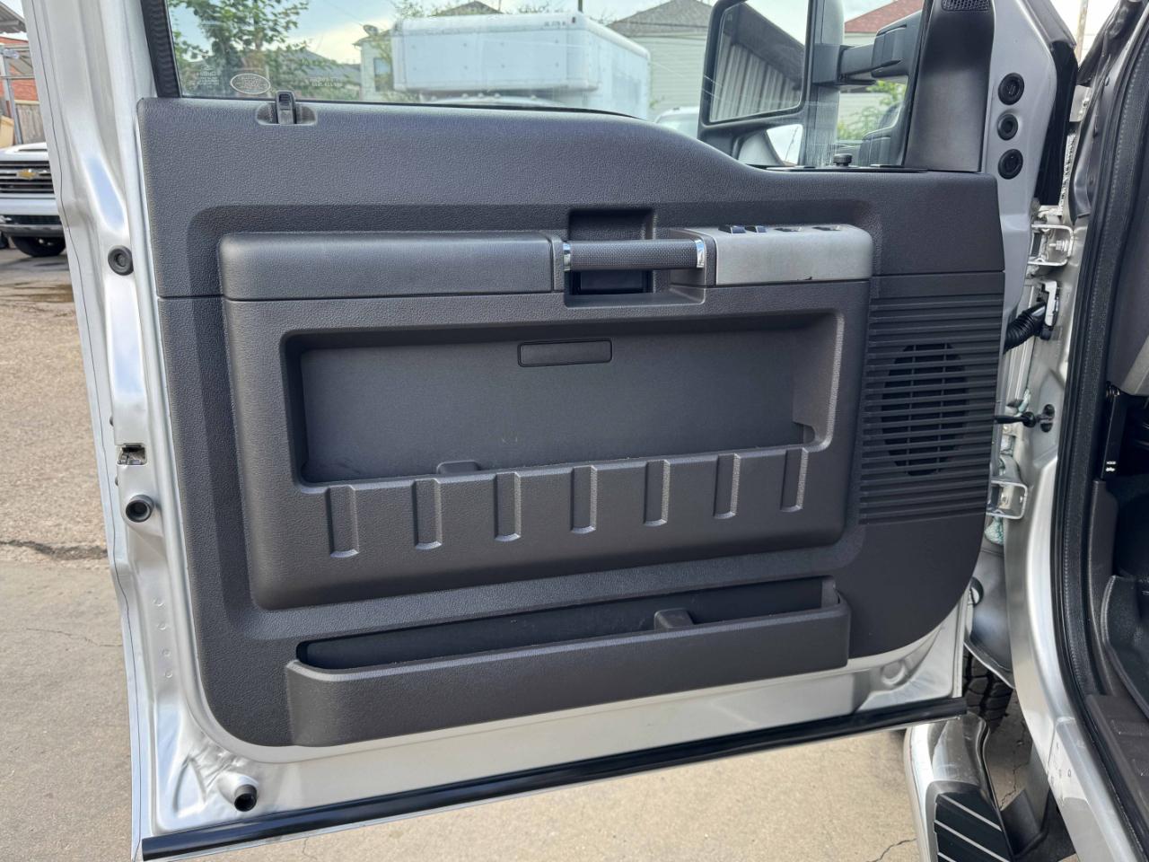 Ford Super Duty F-350 DRW  2011