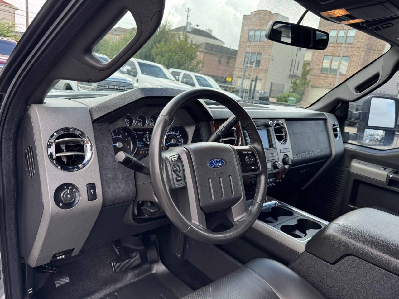 Ford Super Duty F-350 DRW  2011