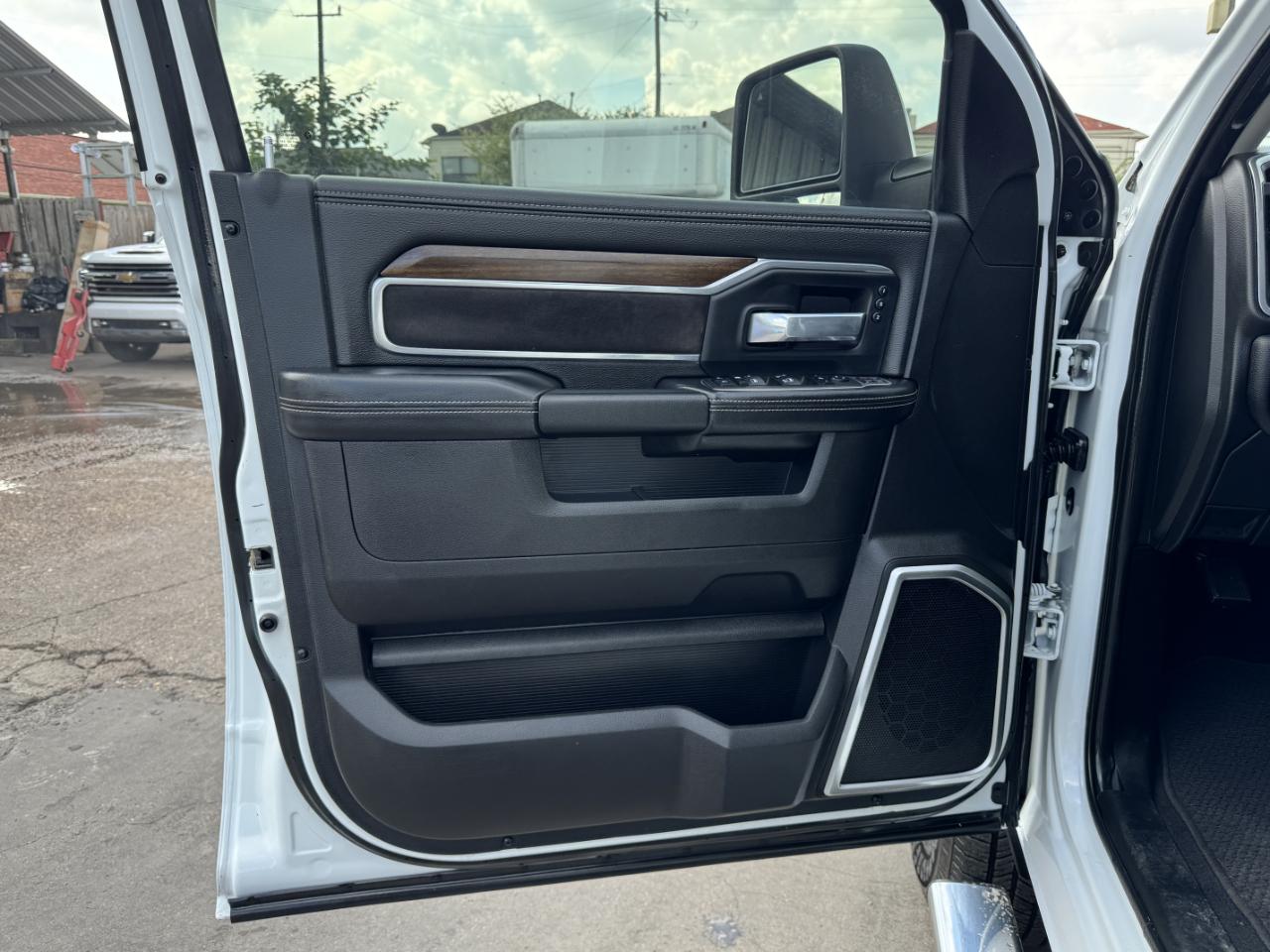 RAM 2500 Laramie Crew Cab 4WD 2023
