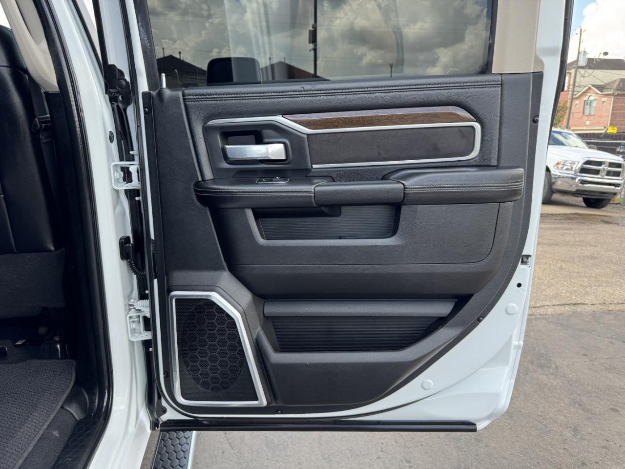 RAM 2500 Laramie Crew Cab 4WD 2023