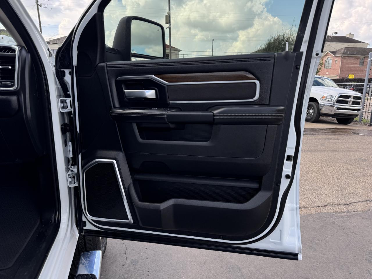 RAM 2500 Laramie Crew Cab 4WD 2023