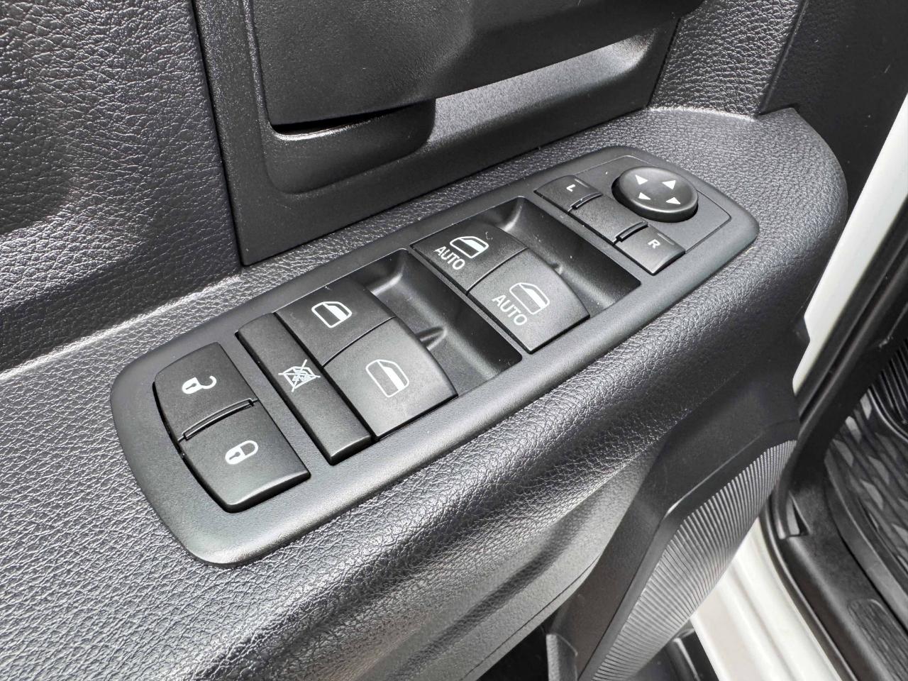 RAM 2500 Tradesman Crew Cab 4WD 2016
