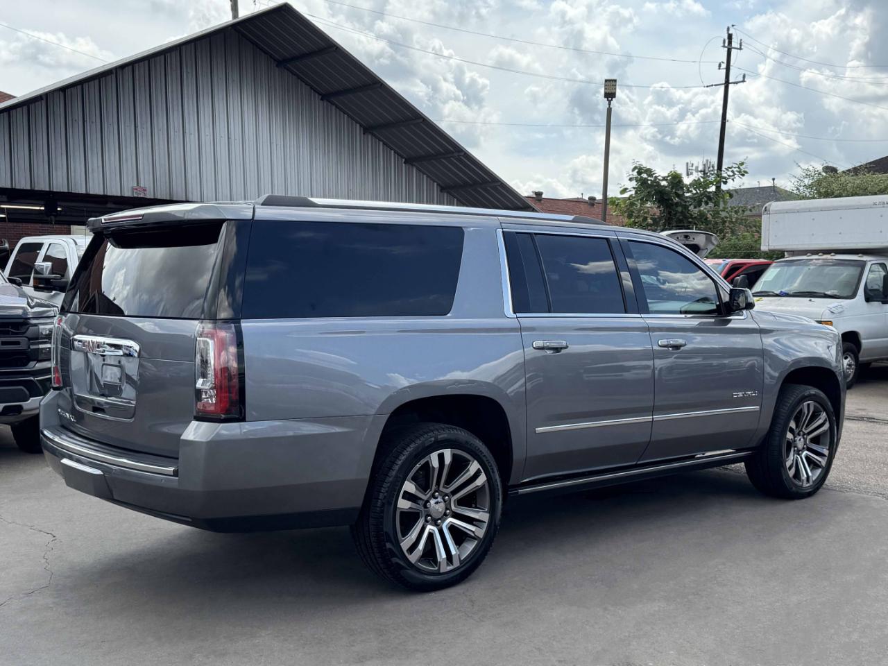 GMC Yukon XL Denali 4WD 2019