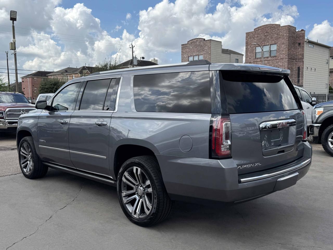 GMC Yukon XL Denali 4WD 2019