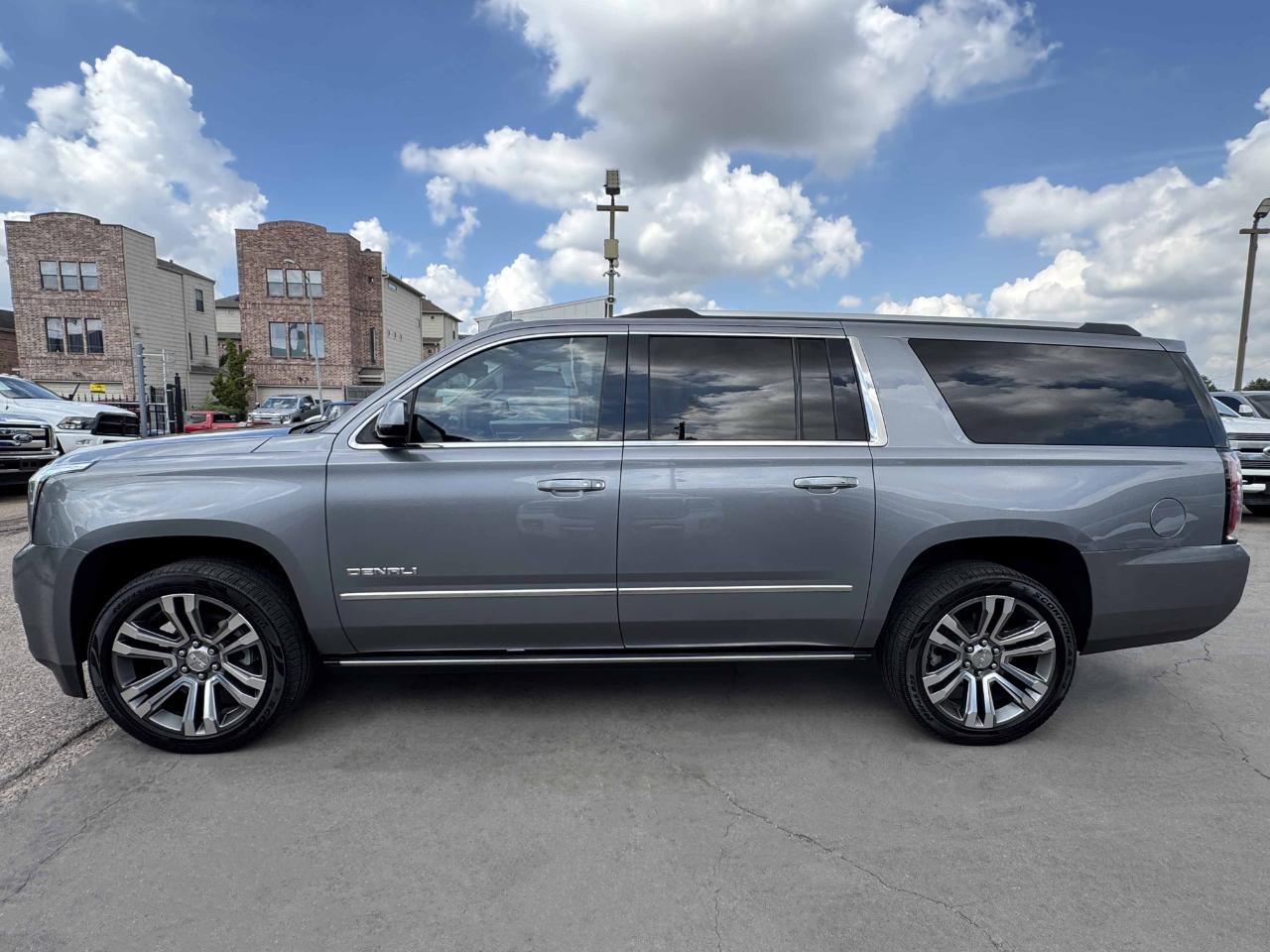 GMC Yukon XL Denali 4WD 2019