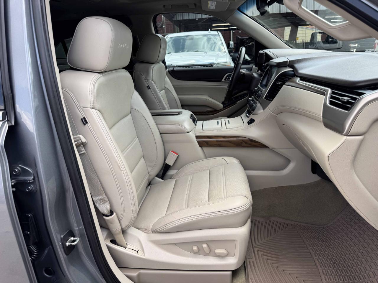 GMC Yukon XL Denali 4WD 2019