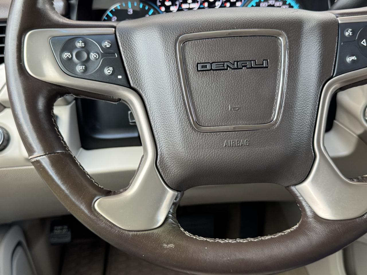 GMC Yukon XL Denali 4WD 2019