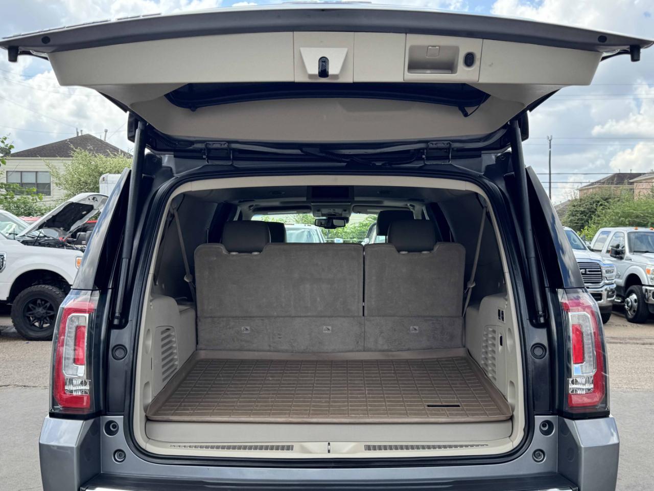 GMC Yukon XL Denali 4WD 2019