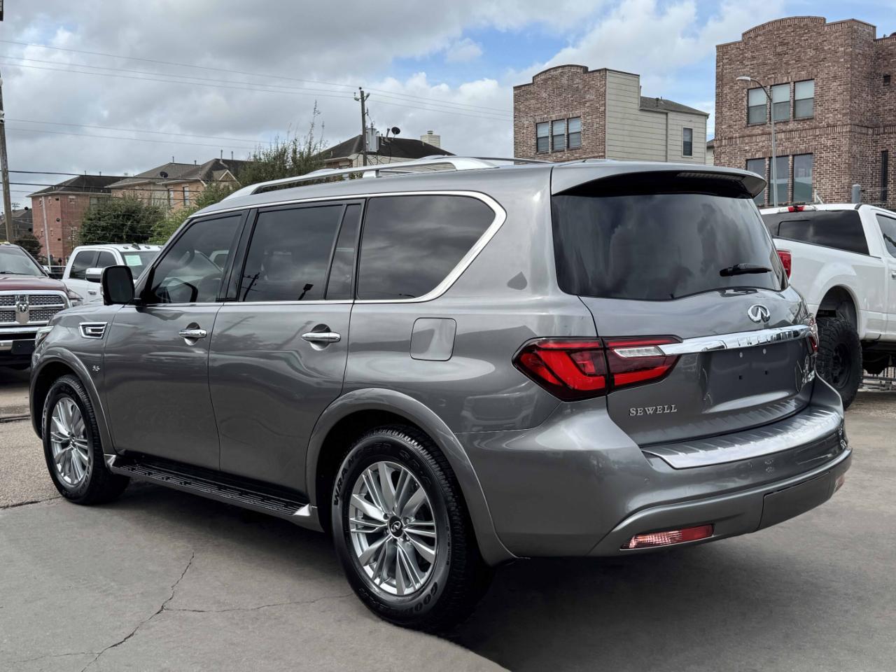 Infiniti QX80  2019