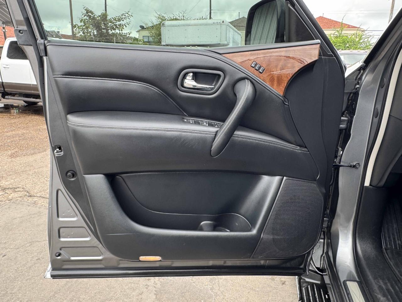 Infiniti QX80  2019