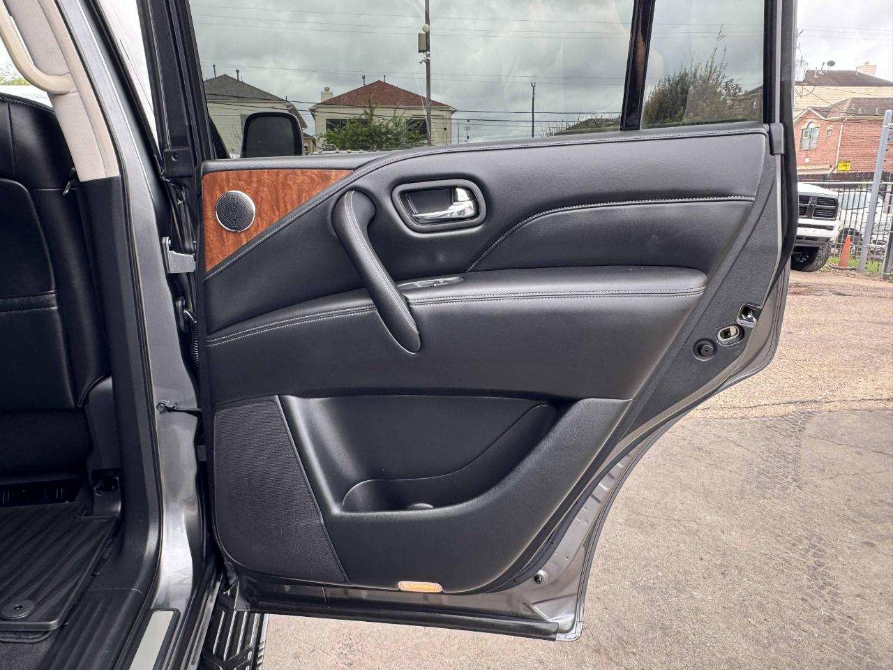 Infiniti QX80  2019