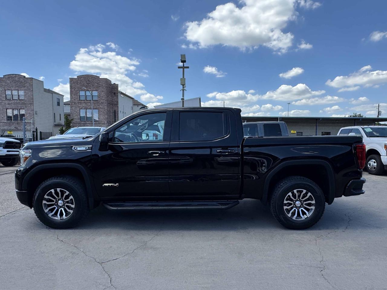 GMC Sierra 1500 AT4 Crew Cab 4WD 2020