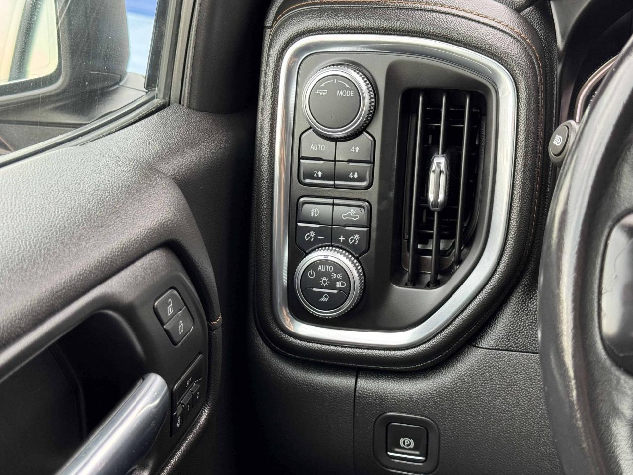 GMC Sierra 1500 AT4 Crew Cab 4WD 2020