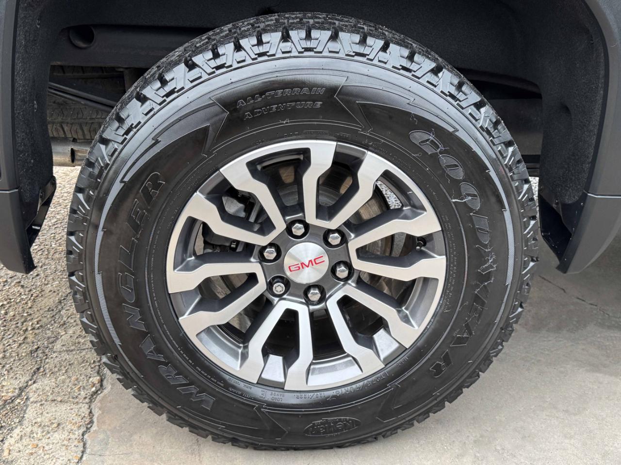 GMC Sierra 1500 AT4 Crew Cab 4WD 2020