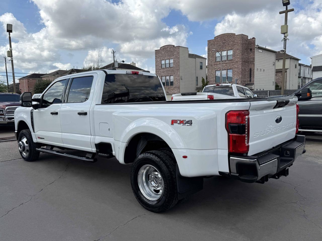 Ford Super Duty F-350 DRW  2024