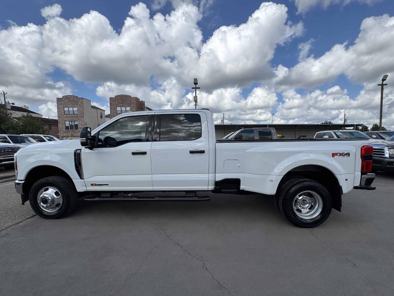 Ford Super Duty F-350 DRW  2024