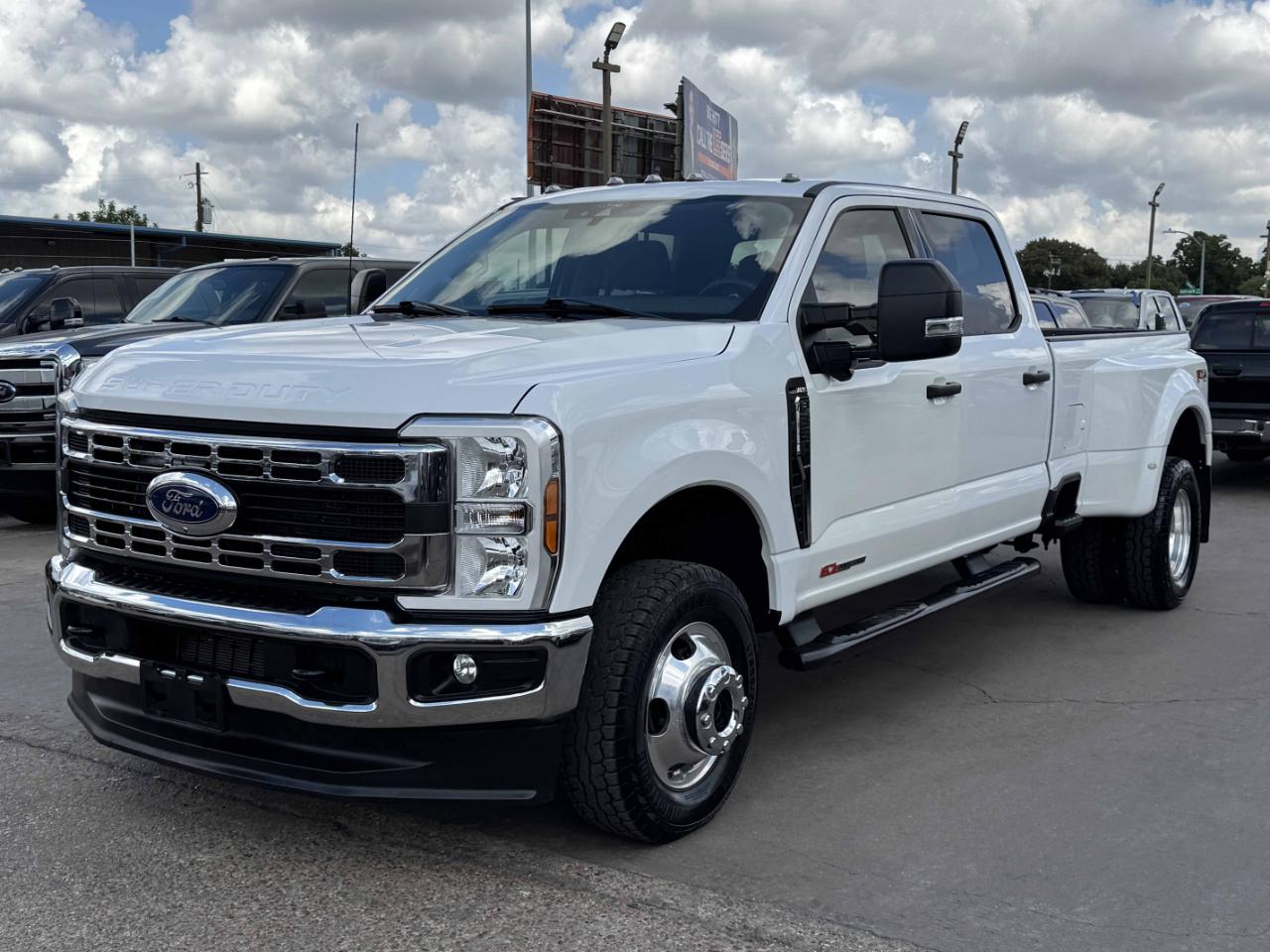 Ford Super Duty F-350 DRW  2024