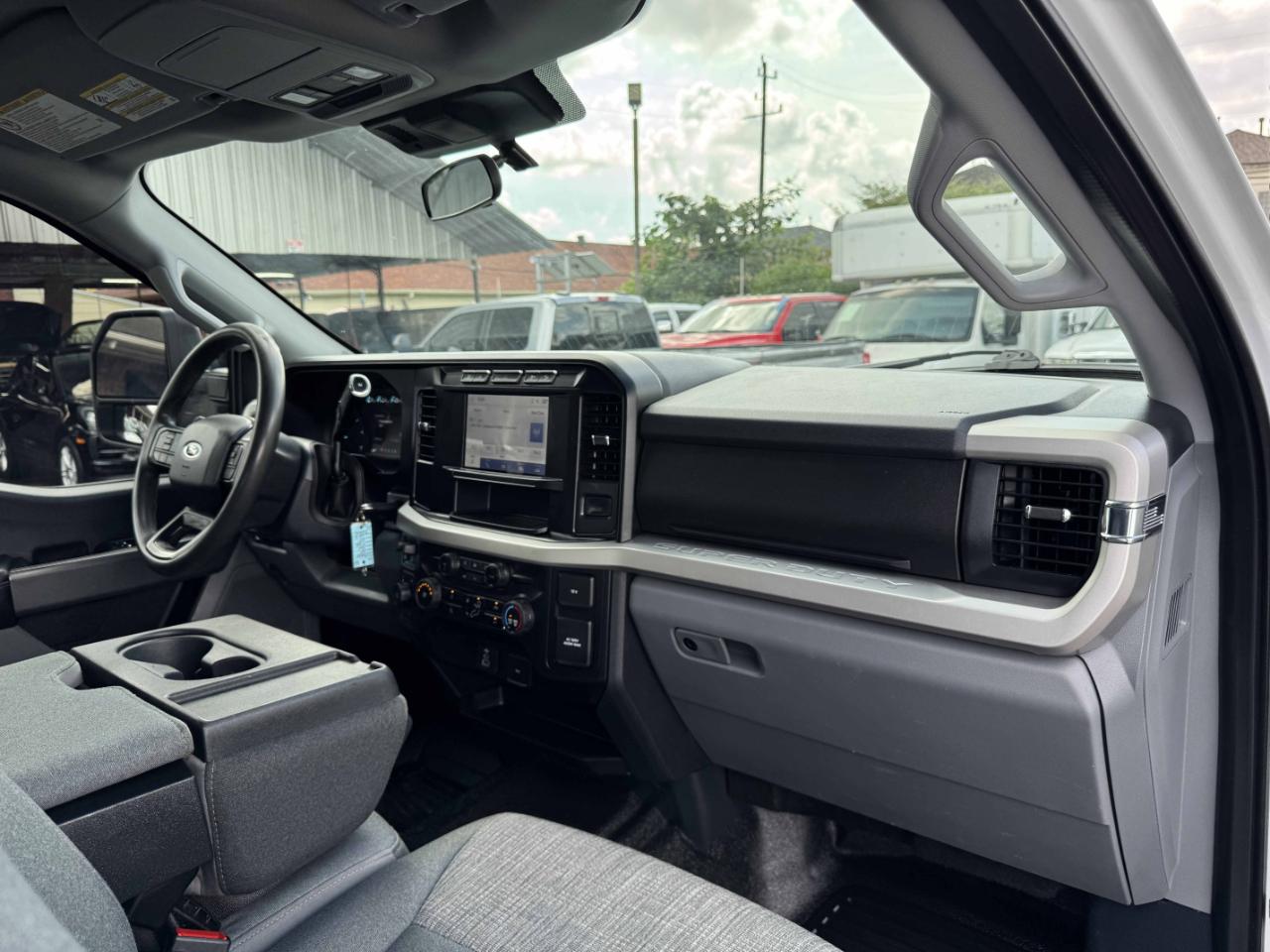 Ford Super Duty F-350 DRW  2024