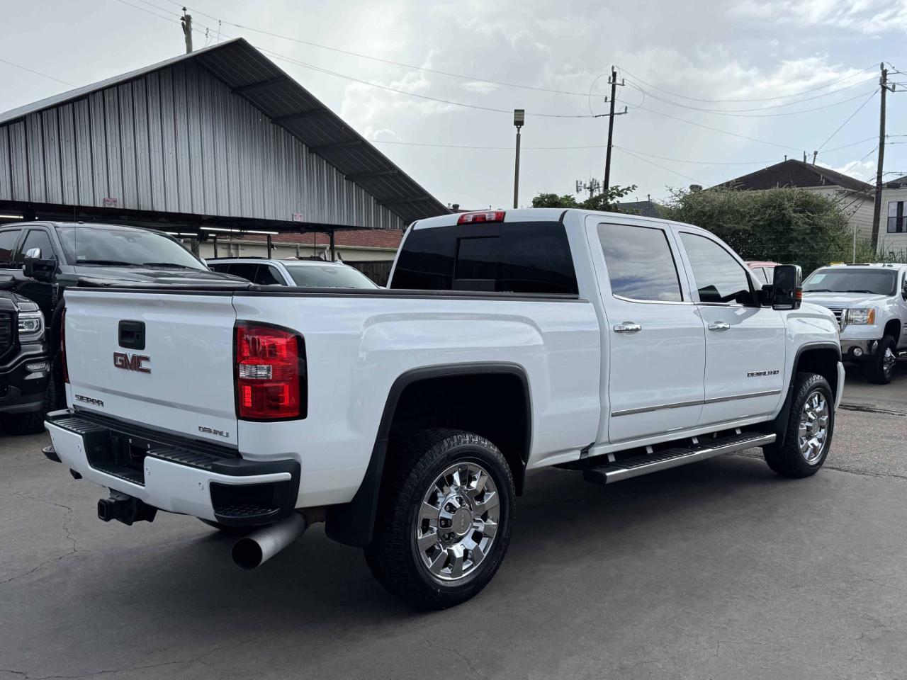 GMC Sierra 2500HD Denali Crew Cab 4WD 2016