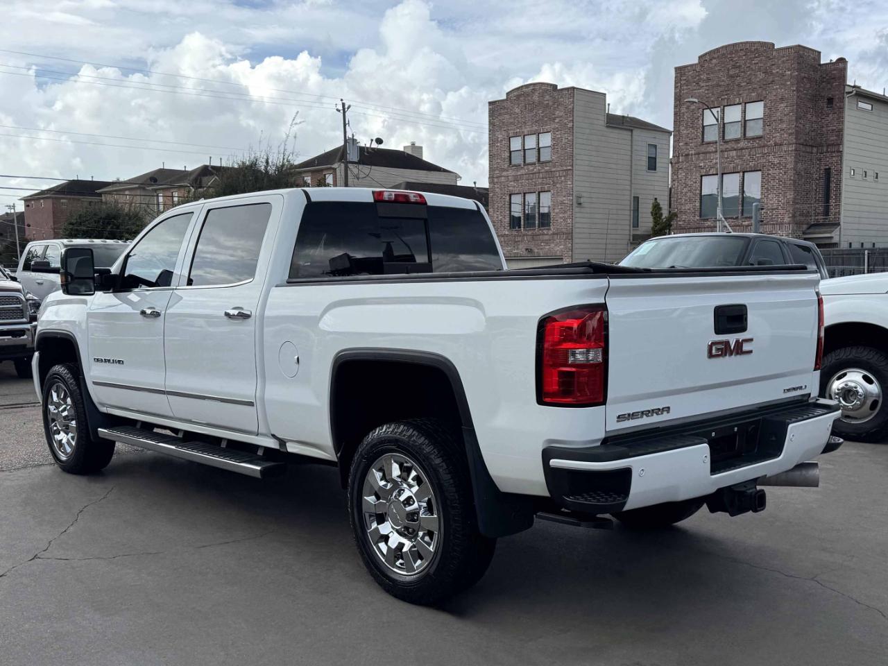 GMC Sierra 2500HD Denali Crew Cab 4WD 2016