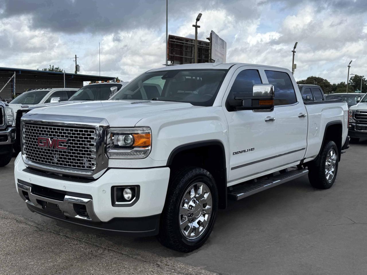 GMC Sierra 2500HD Denali Crew Cab 4WD 2016