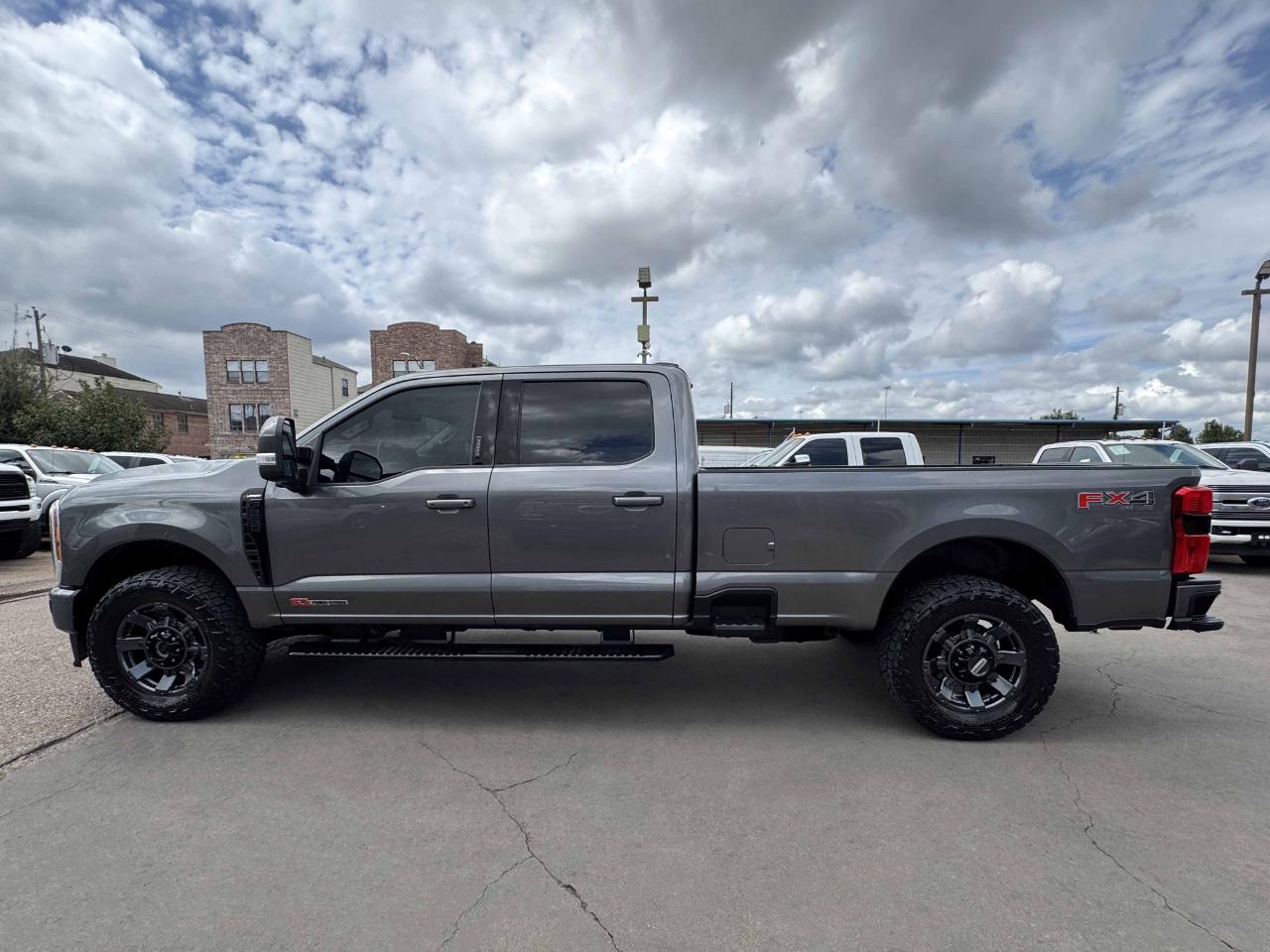 Ford Super Duty F-350 SRW  2023
