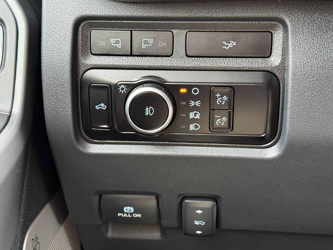 Ford Super Duty F-350 SRW  2023