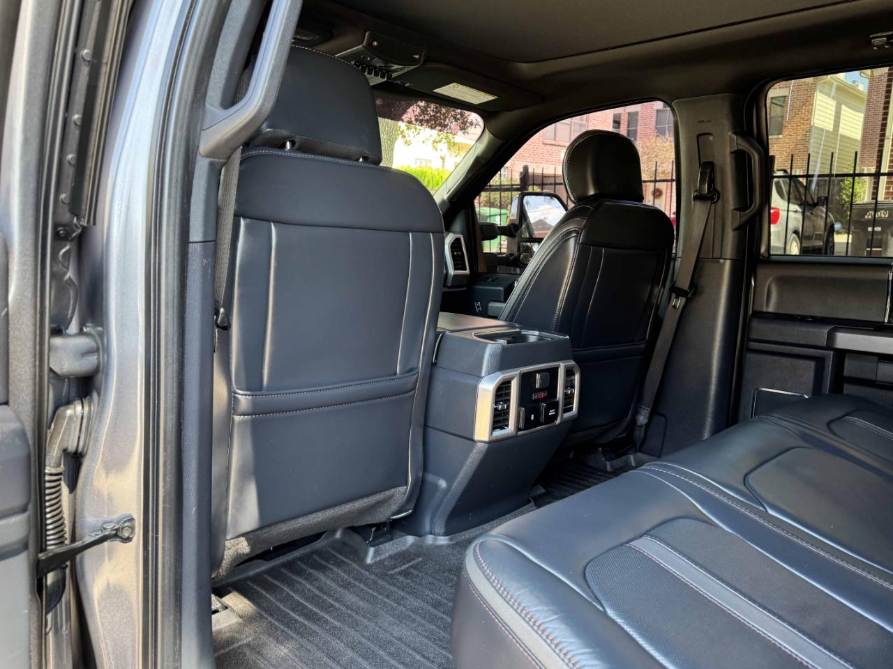 Ford Super Duty F-350 DRW  2022