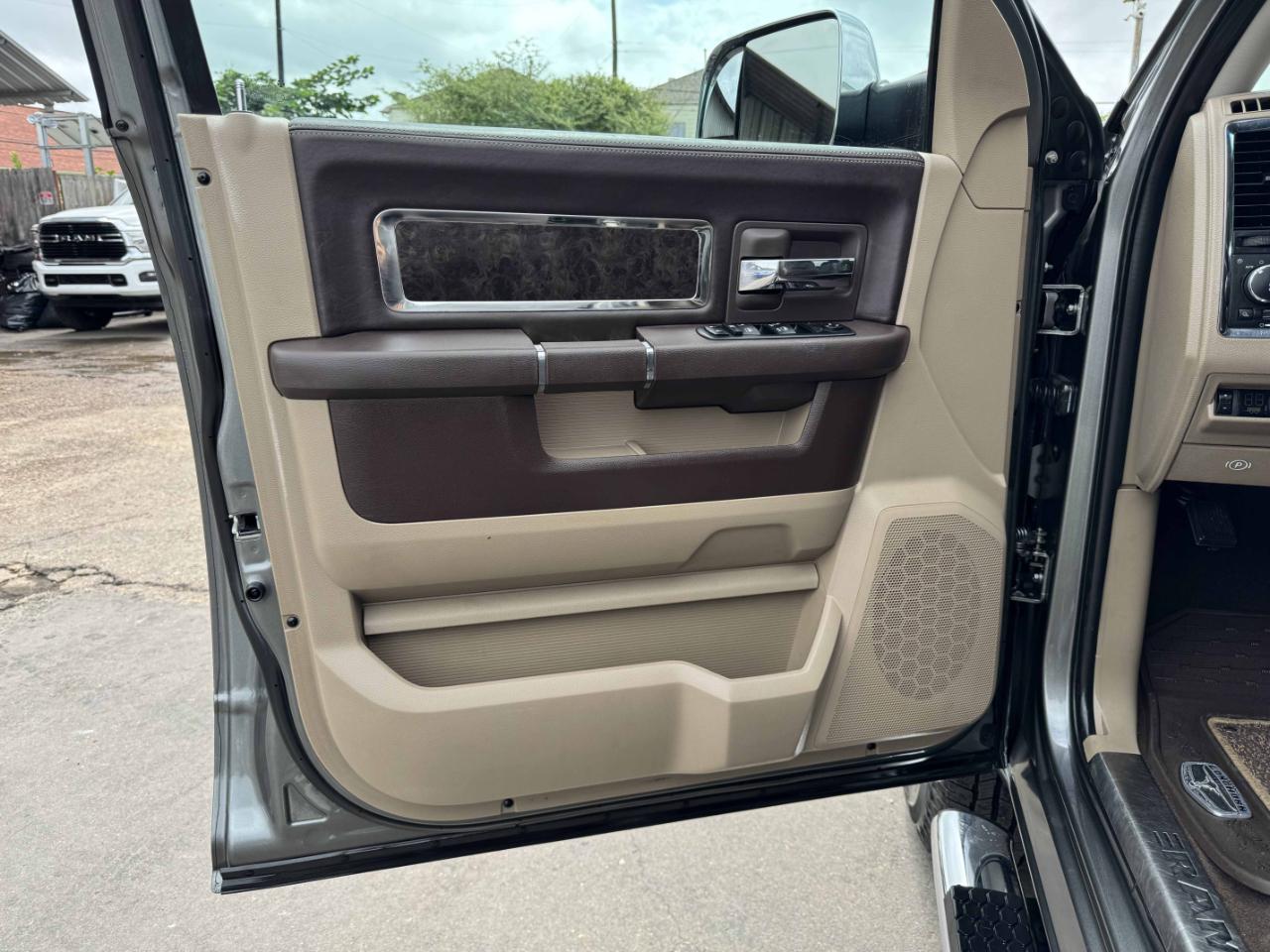 RAM 2500 Laramie Longhorn Crew Cab 4WD 2012