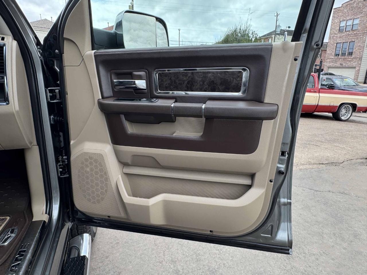 RAM 2500 Laramie Longhorn Crew Cab 4WD 2012