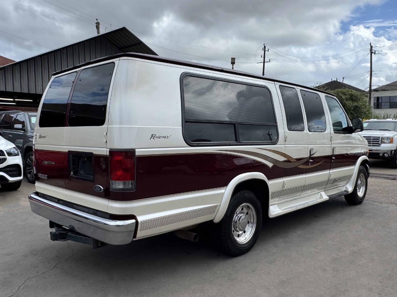 Ford Econoline Cargo Van  2006