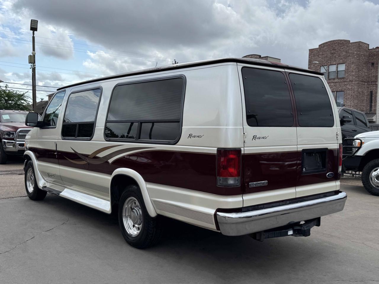 Ford Econoline Cargo Van  2006