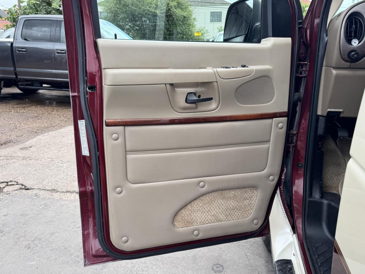 Ford Econoline Cargo Van  2006