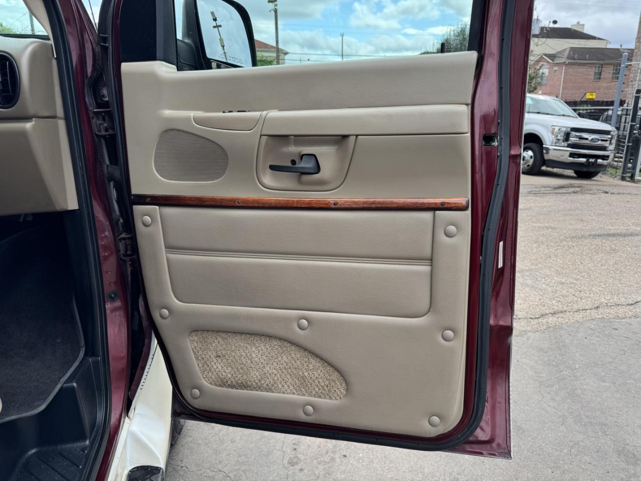 Ford Econoline Cargo Van  2006