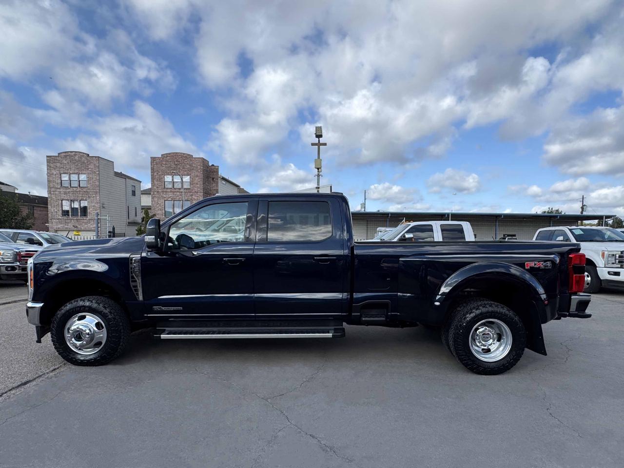 Ford Super Duty F-350 DRW  2023