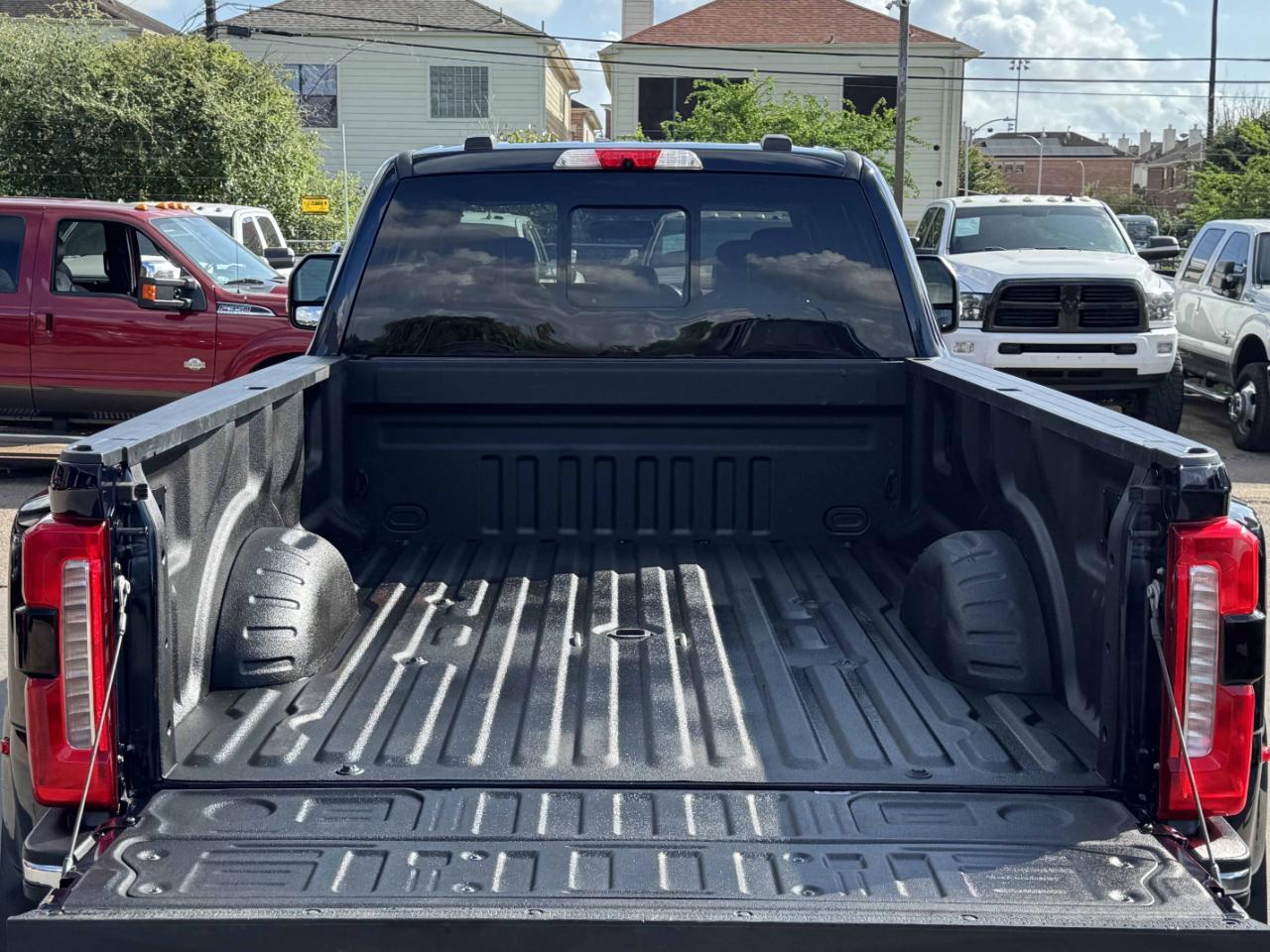 Ford Super Duty F-350 DRW  2023