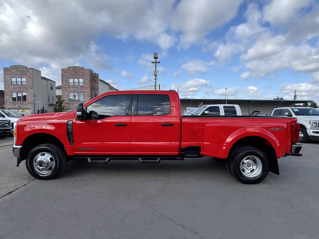 Ford Super Duty F-350 DRW  2023