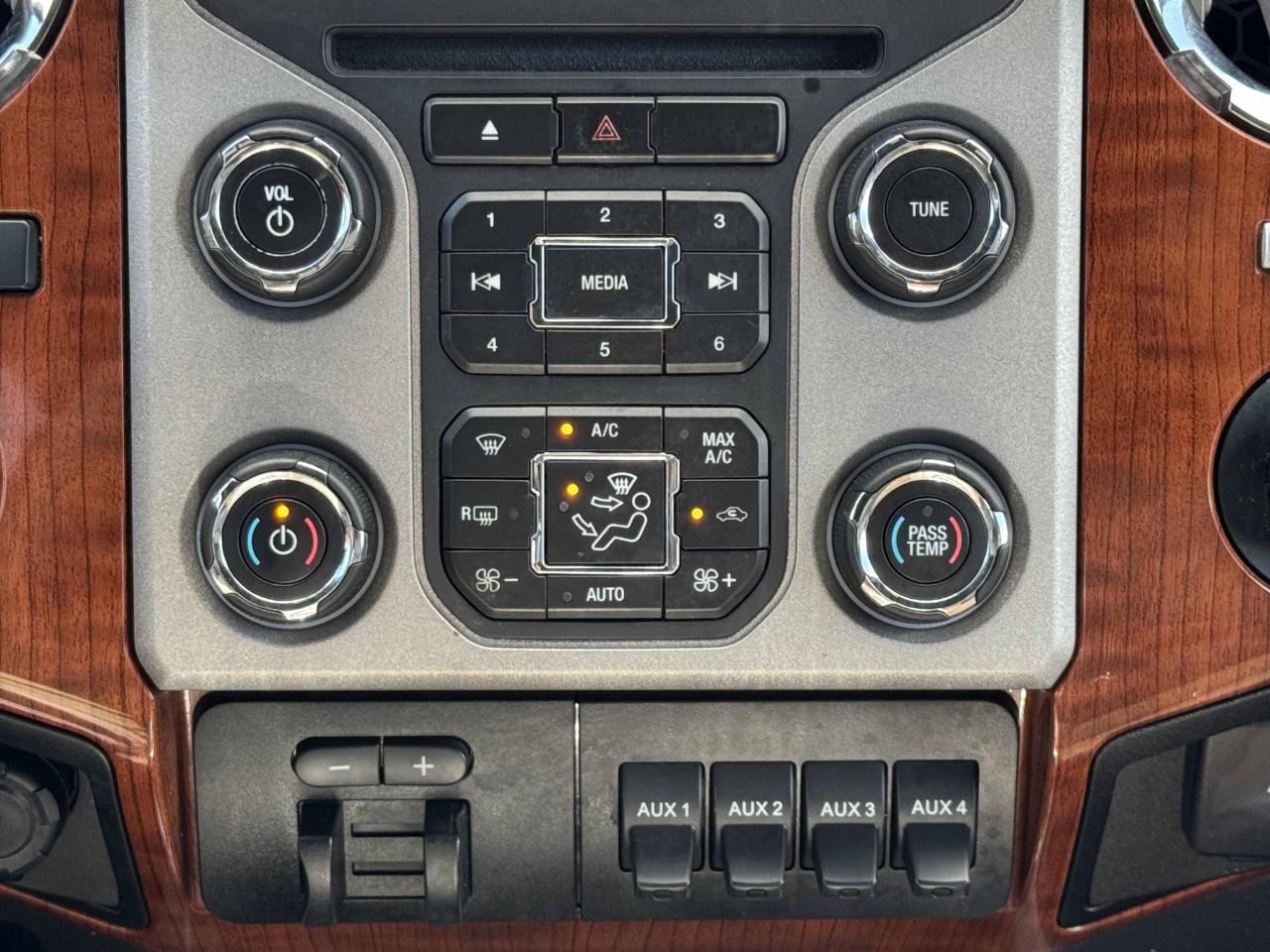 Ford Super Duty F-350 DRW  2015