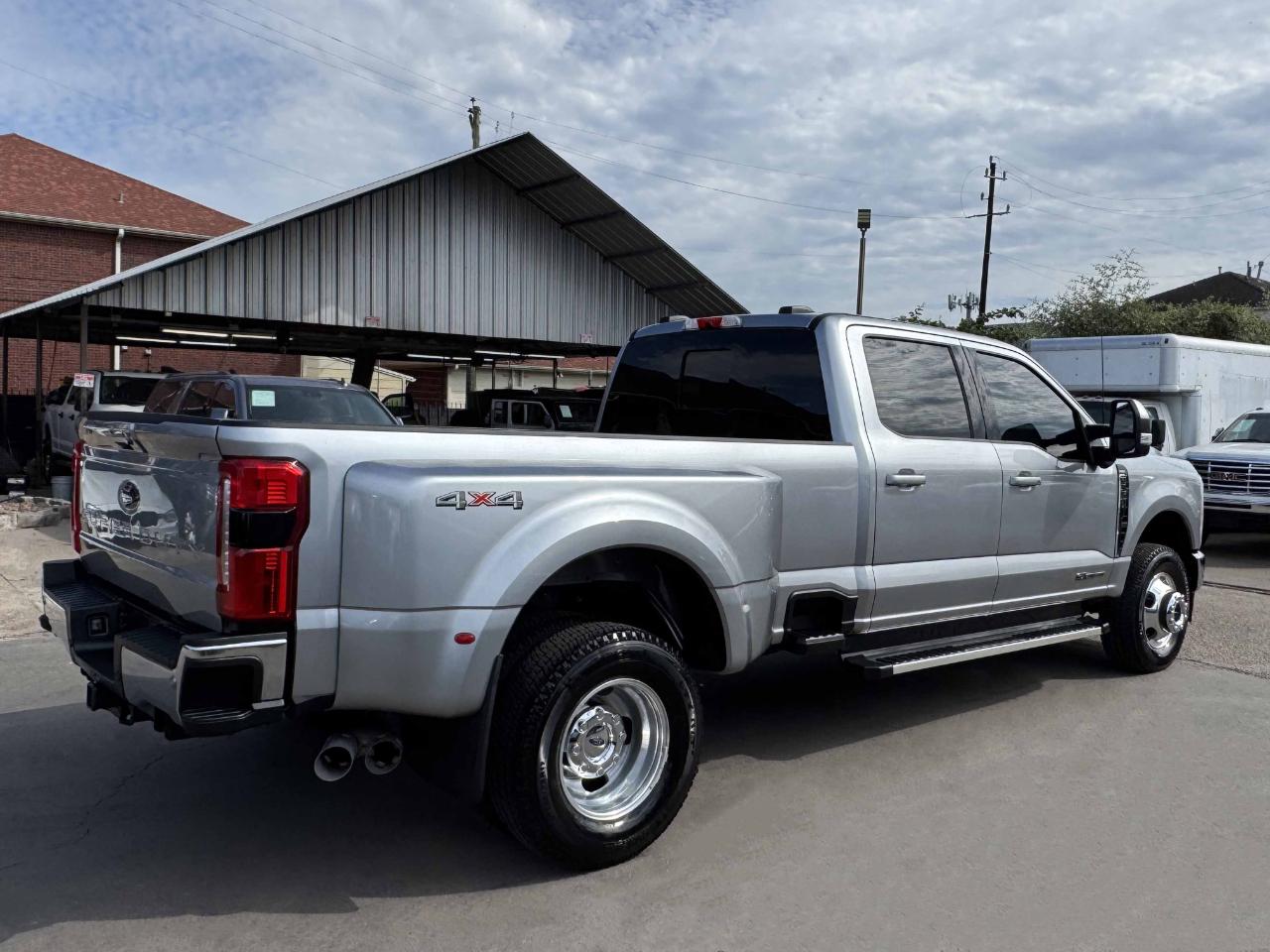 Ford Super Duty F-350 DRW  2023