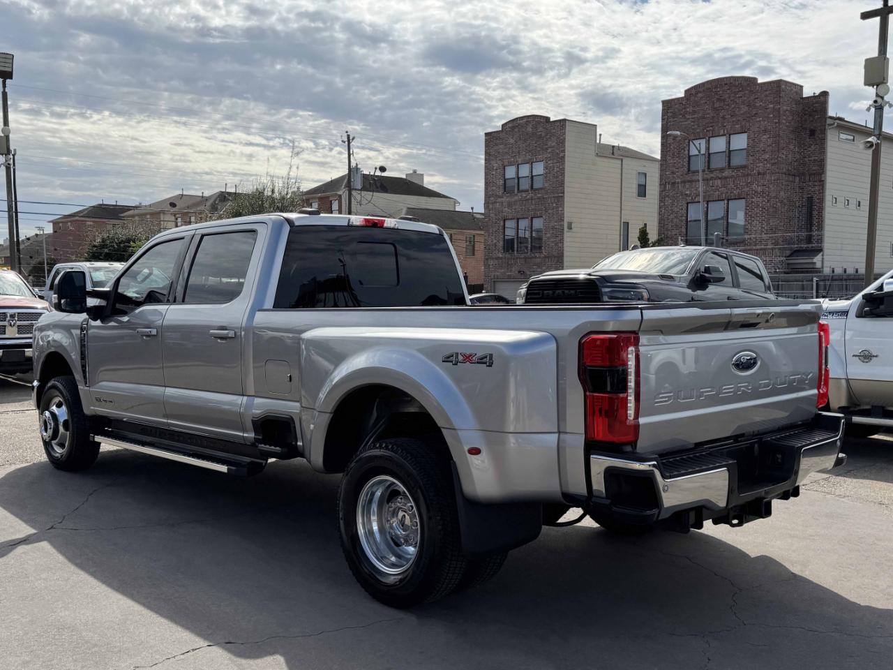 Ford Super Duty F-350 DRW  2023