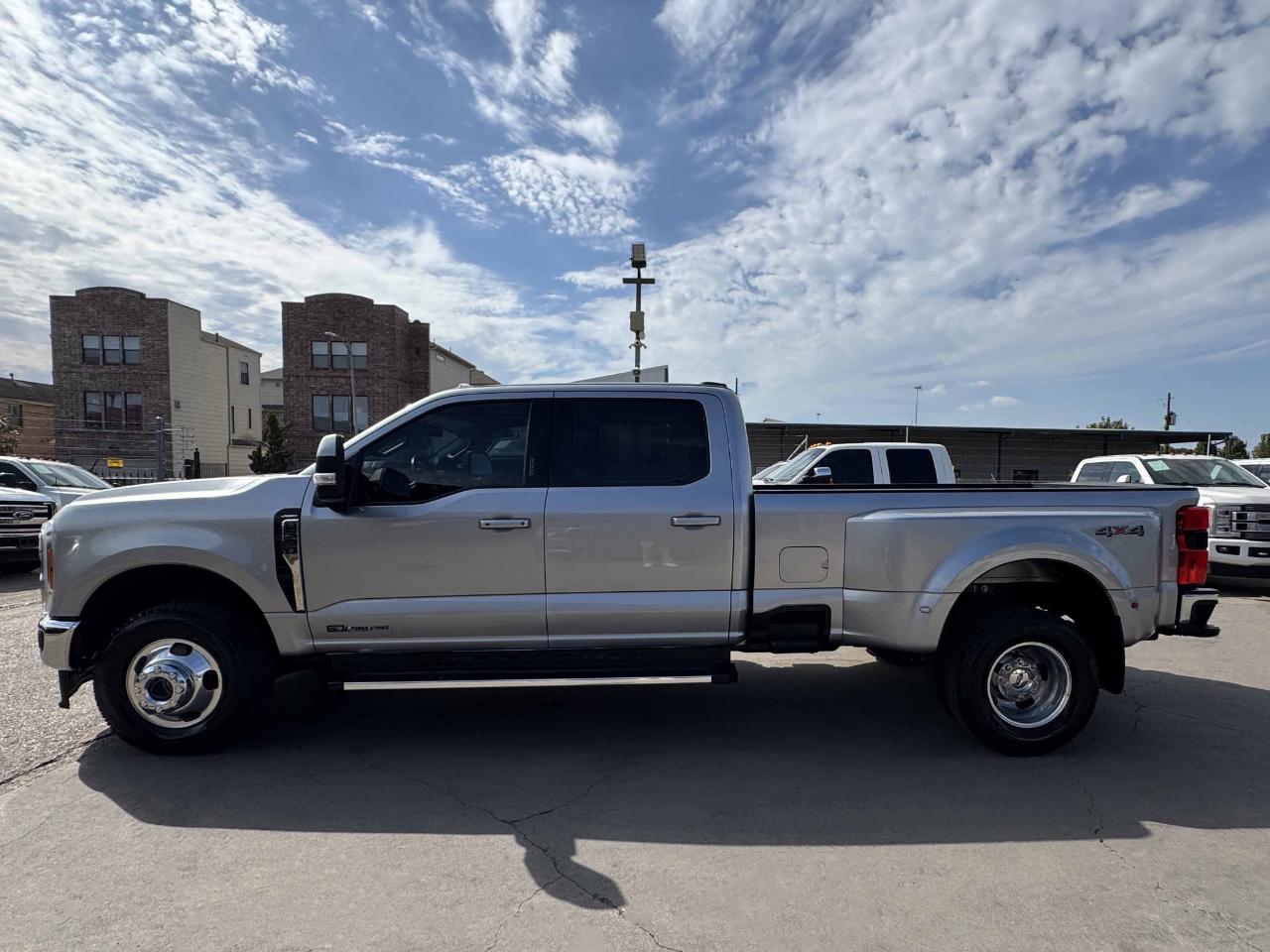 Ford Super Duty F-350 DRW  2023