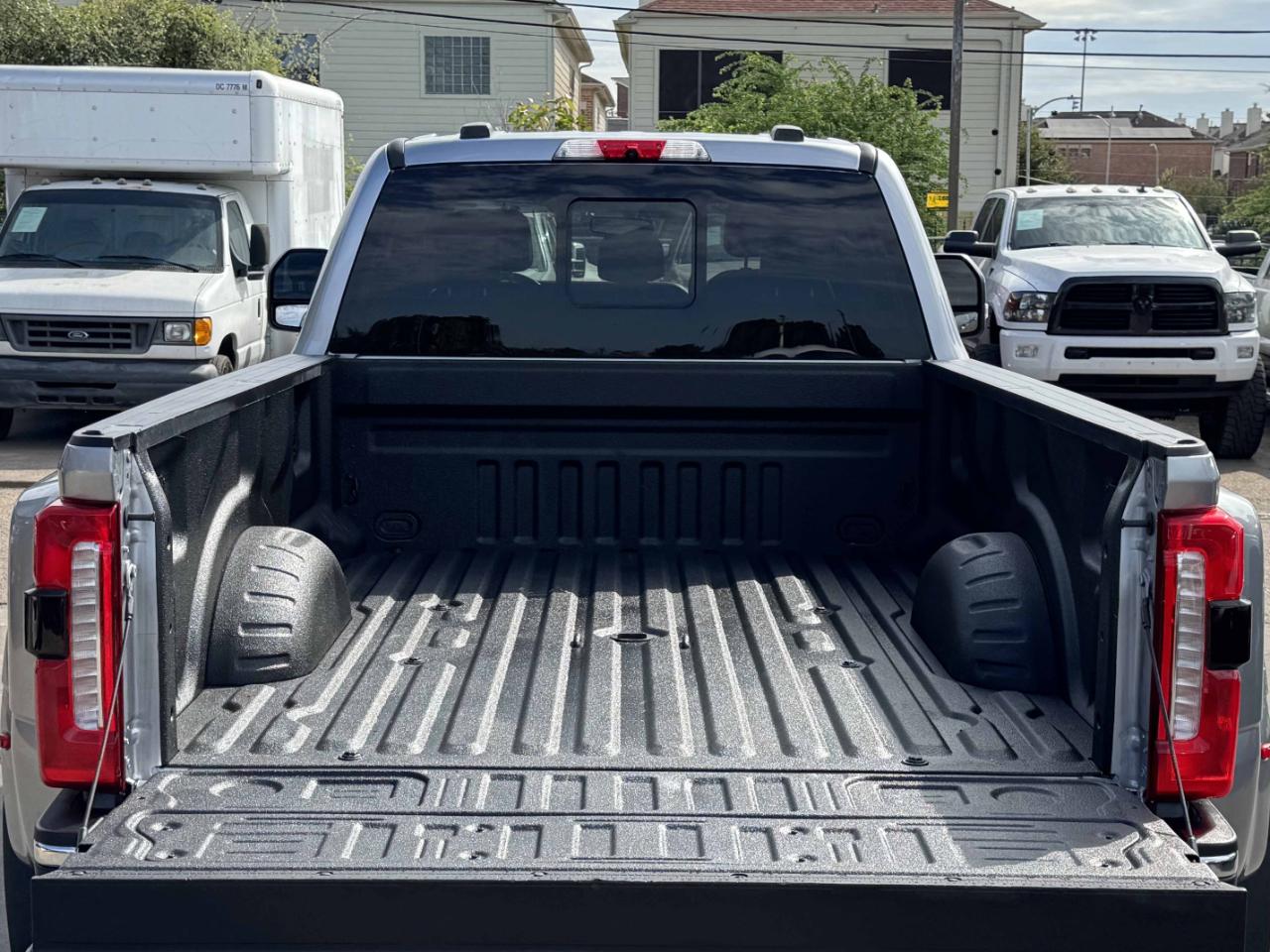 Ford Super Duty F-350 DRW  2023