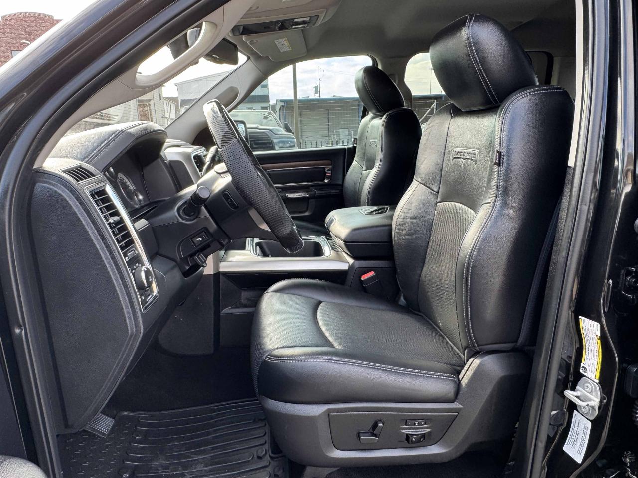 RAM 2500 Laramie Crew Cab 4WD 2016
