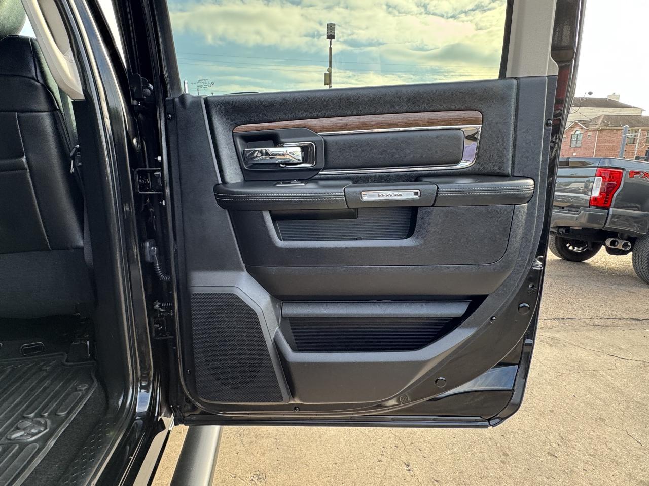 RAM 2500 Laramie Crew Cab 4WD 2016