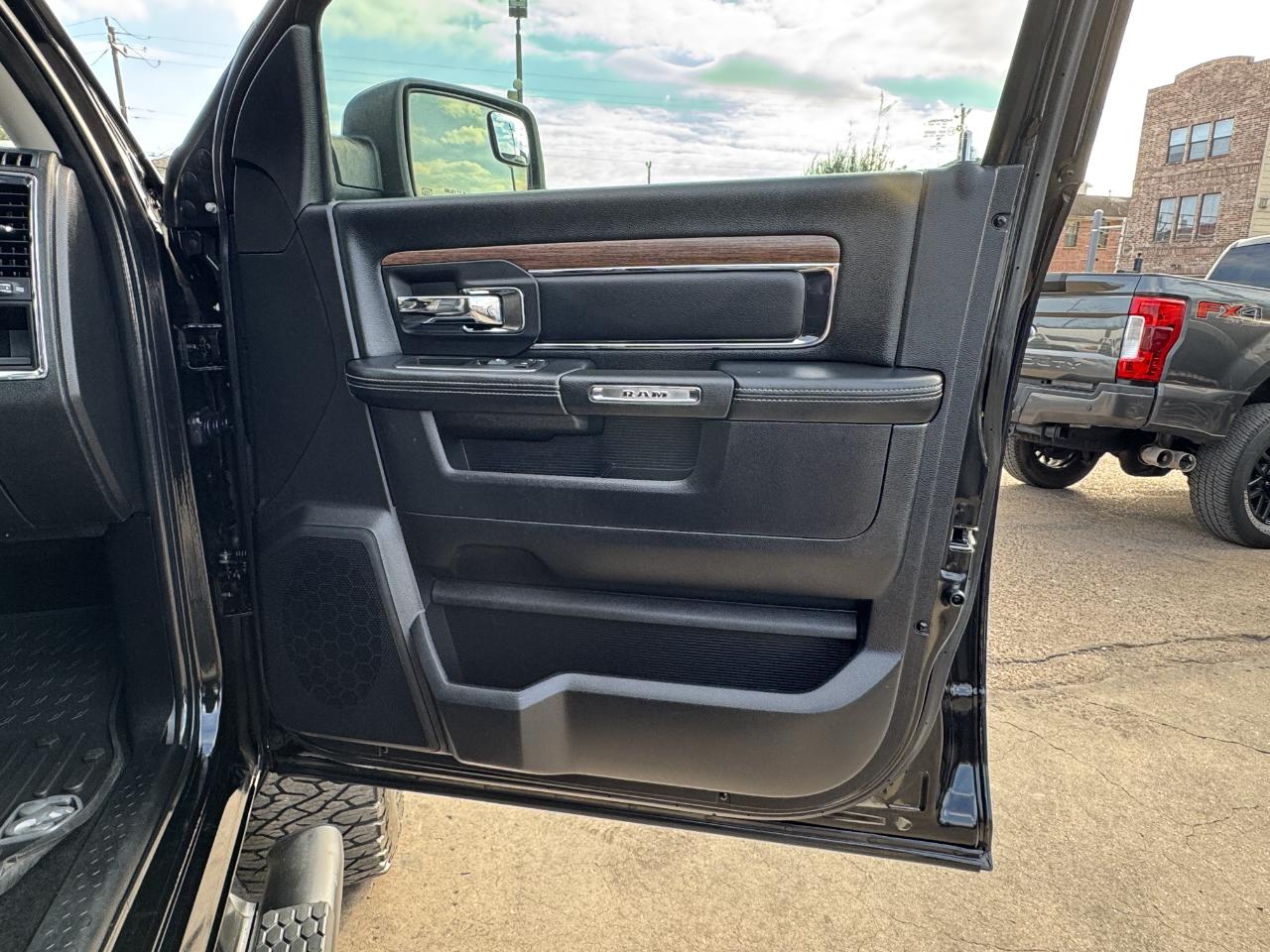 RAM 2500 Laramie Crew Cab 4WD 2016