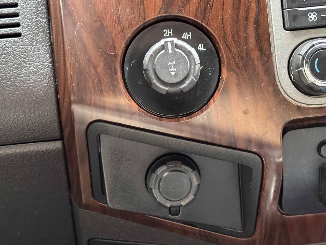 Ford Super Duty F-250 SRW  2012